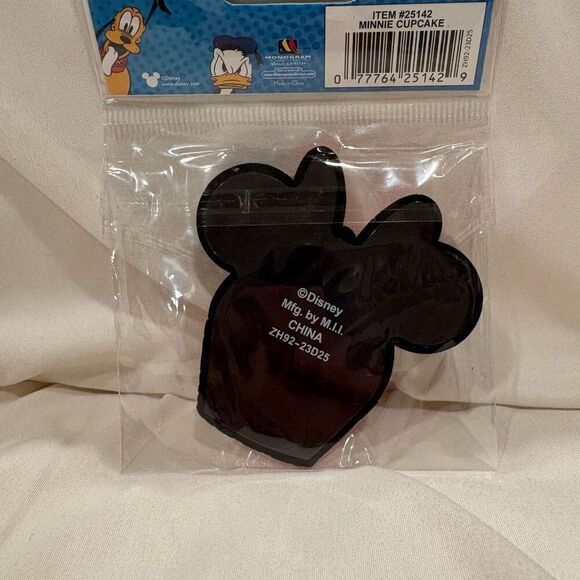 Disney Minnie Mouse Cupcake 3D Magnet NWT 🧁 - Picture 3 of 3